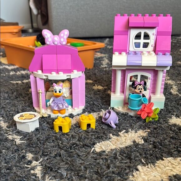 Lego Duplo Minnie’s House and Cafe - Picture 1 of 6
